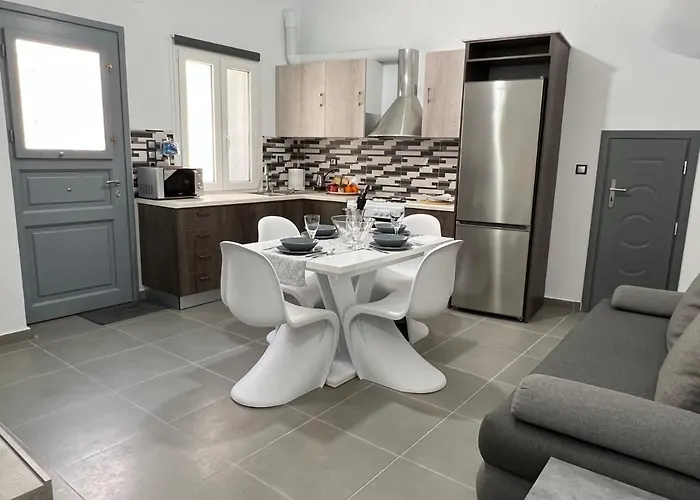 Thania\'S House ,4 Minutes From The Center Of Hermoulis