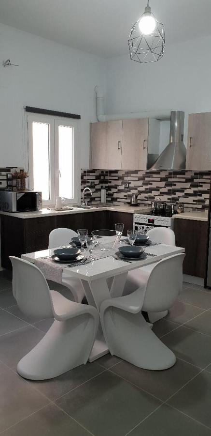 Thania's House ,4 Minutes From The Center Of Hermoulis Apartment *