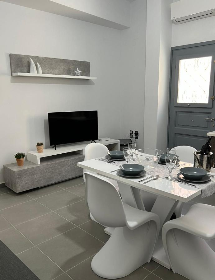 Thania's House ,4 Minutes From The Center Of Hermoulis Apartment *